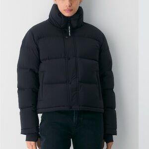 Aritzia women’s the super puffer shorty climatte M